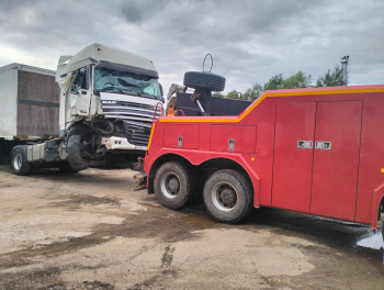 Как водителям грузовых авто избежать переворотов на дороге